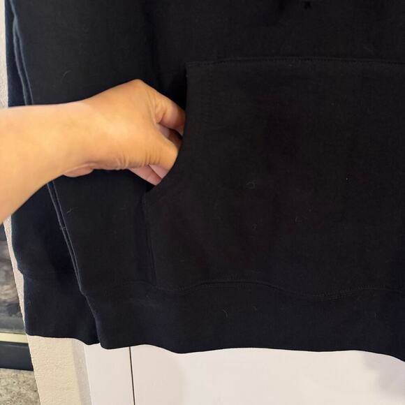 NWT Undefeated Gradient Icon Pullover Hoodie Black Made in Canada Size Medium - Picture 6 of 8